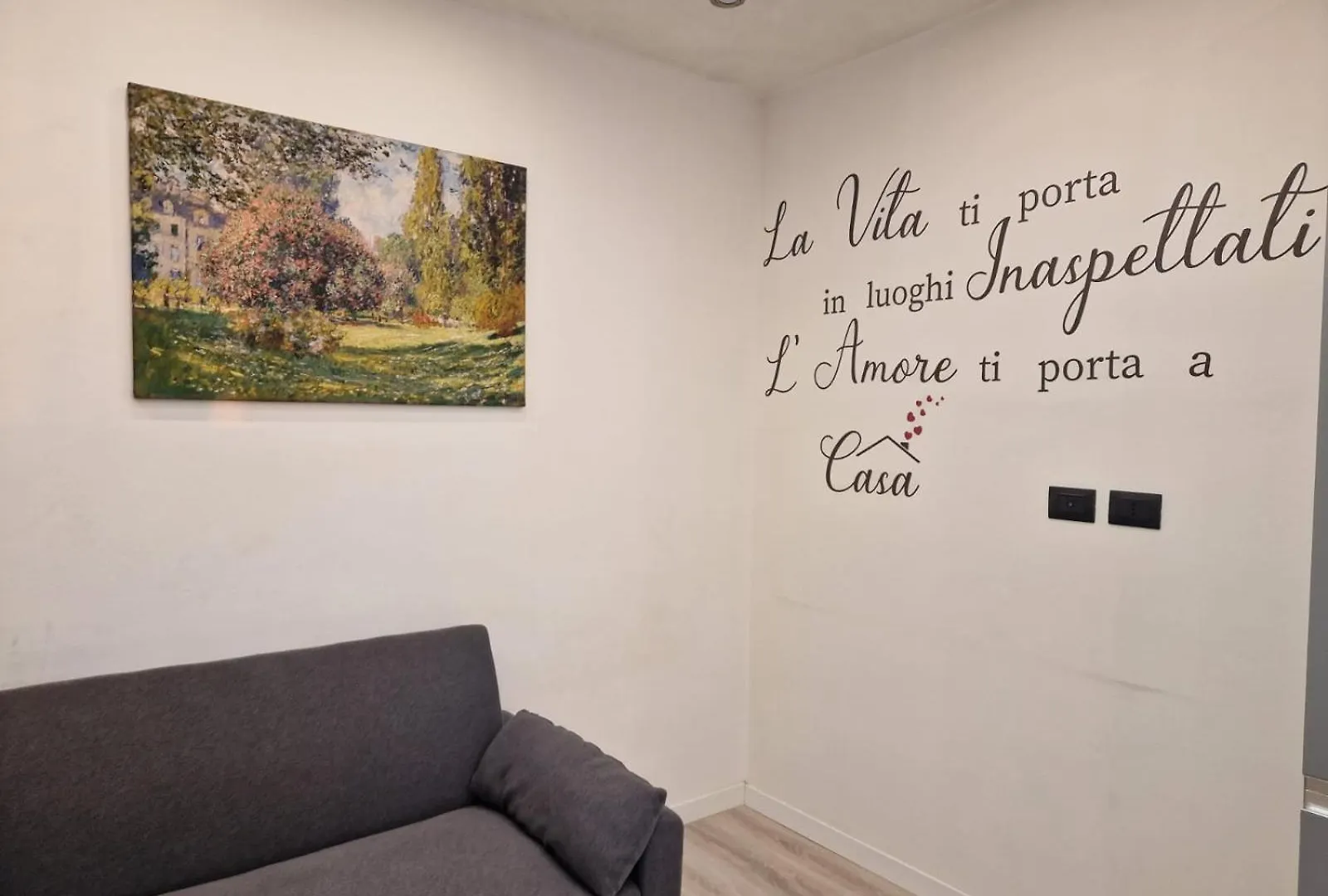 N&Ghomesweethome Monet Elegante Appartamento Casa Vacanze - Affari location